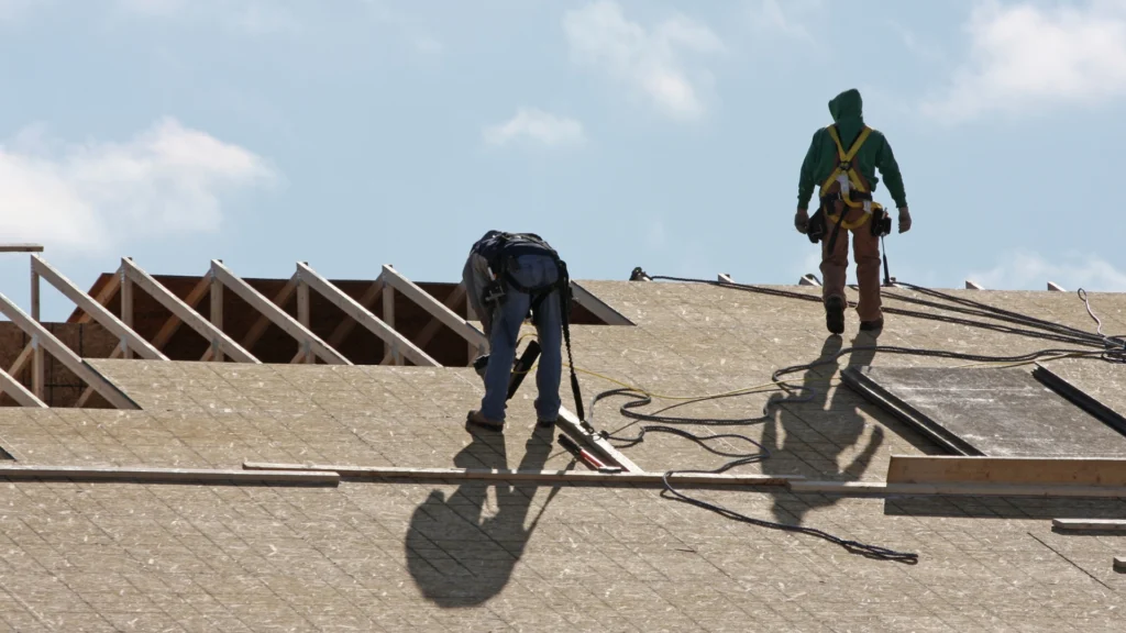Professional roof repair service in Oregon City, OR home